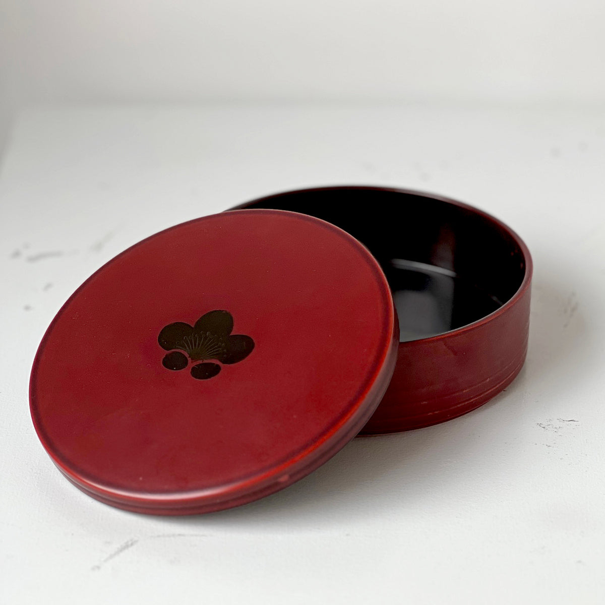 JAPANESE ROUND LACQUERED BOX