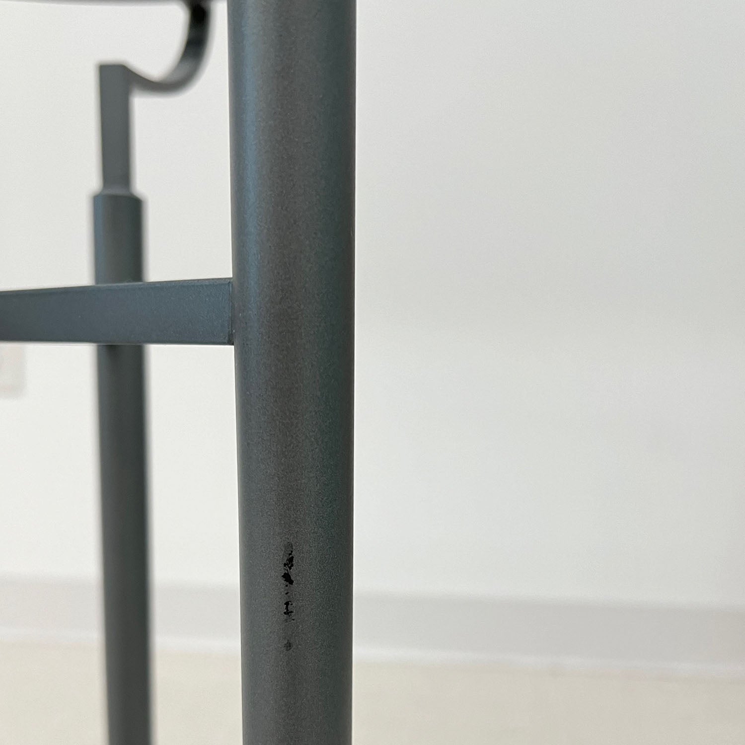 TRIPOD SIDE TABLE™ GRAY - SHOWROOM SAMPLE